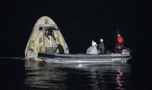 Crew-1 görevini tamamlayan NASA ve SpaceX astronotları Dünya'ya döndü